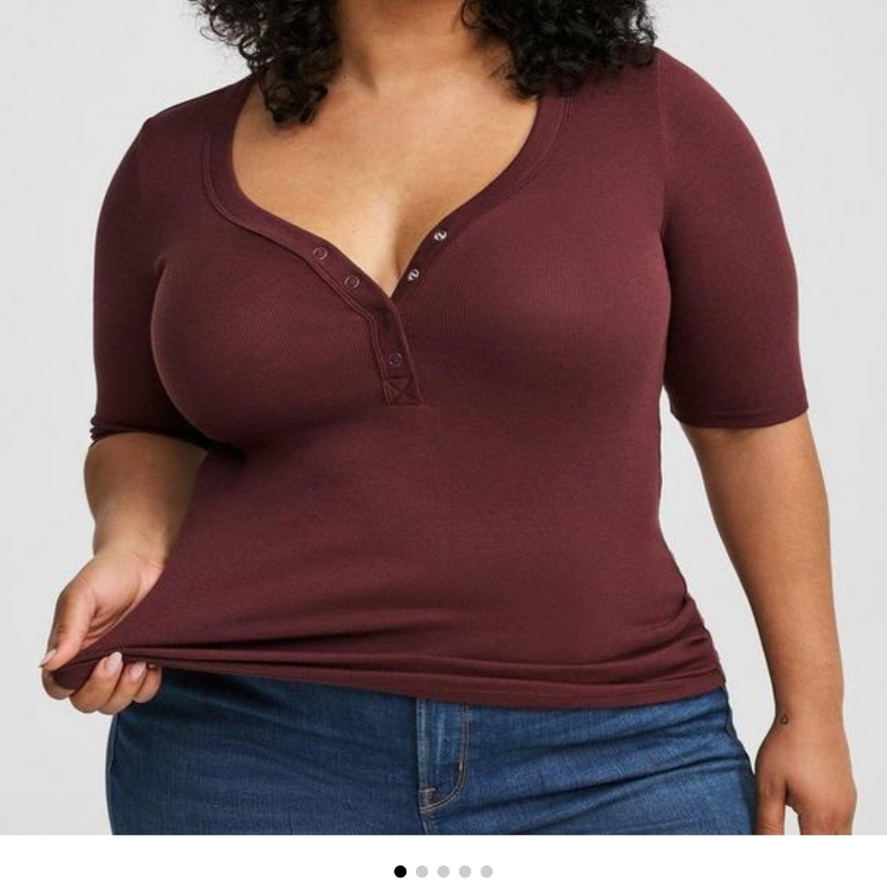 Torrid Plum V-Neck Buttoned Top - Picture 4 of 9